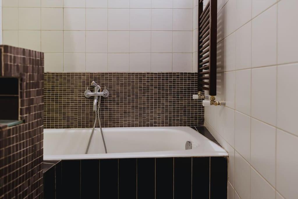 Cosy & Spacious Central Apartment Komotini Zewnętrze zdjęcie