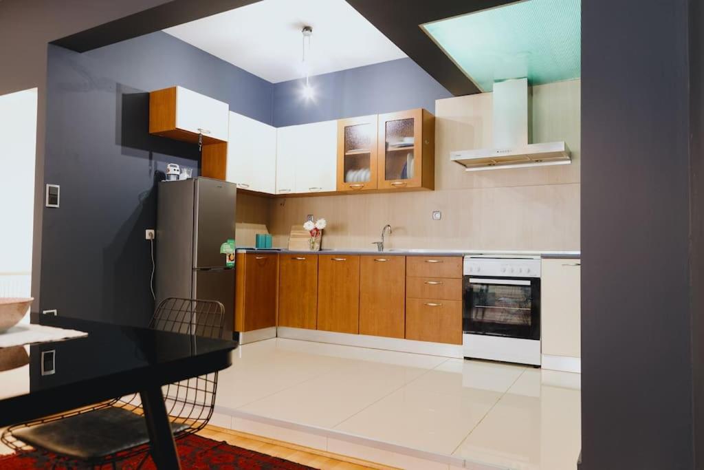Cosy & Spacious Central Apartment Komotini Zewnętrze zdjęcie