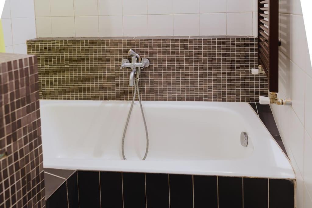 Cosy & Spacious Central Apartment Komotini Zewnętrze zdjęcie