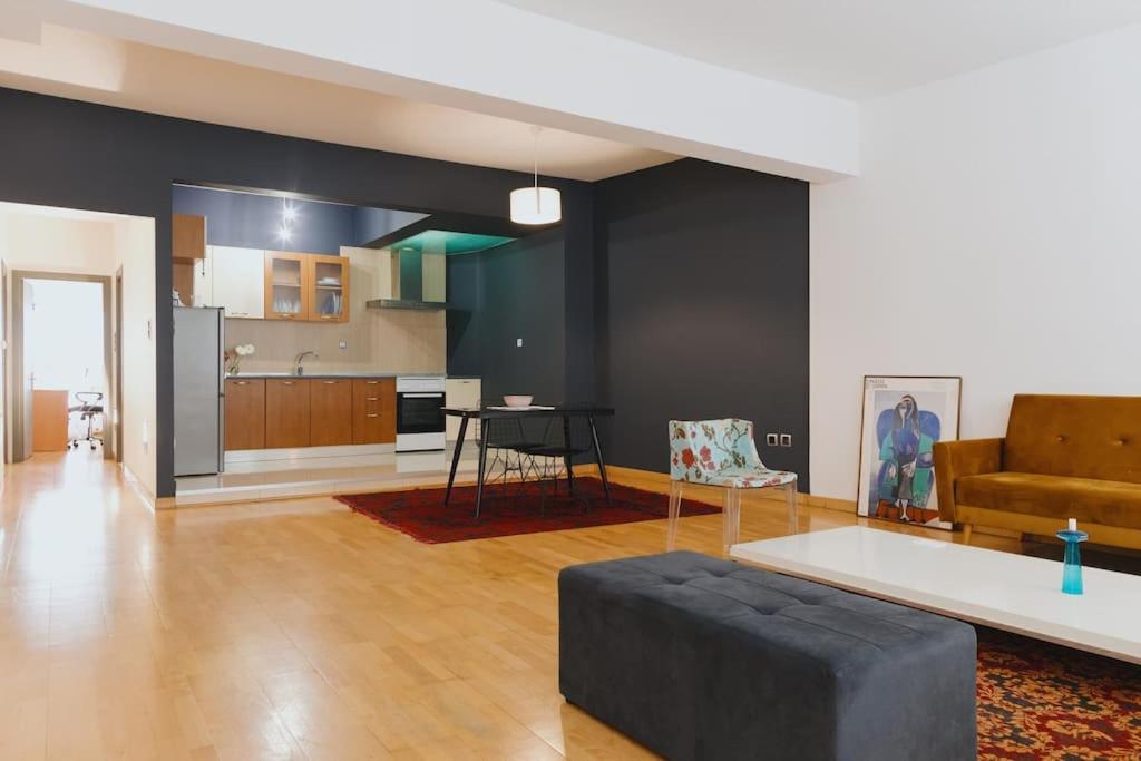 Cosy & Spacious Central Apartment Komotini Zewnętrze zdjęcie